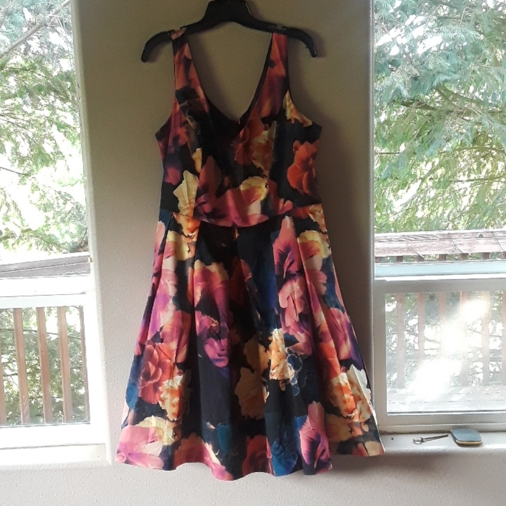 City chic floral dress